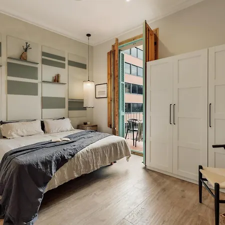 Walla - 3 Bedrooms And Balcony In Eixample Dreta דירה ברצלונה